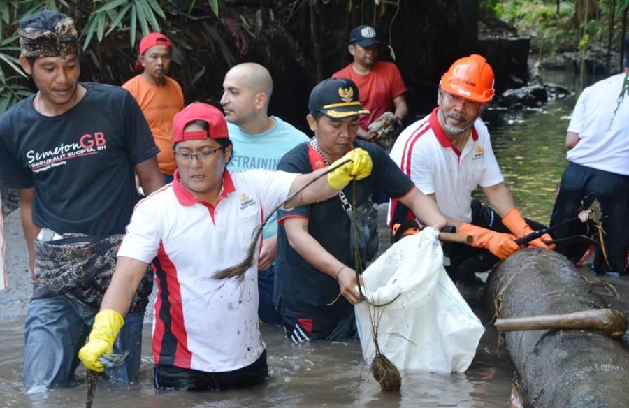 podiumnews.com-Giri Prasta Pimpinan Gertak di Tukad Yeh Poh Abianbase